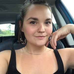 Meet your Posher, Alexandra